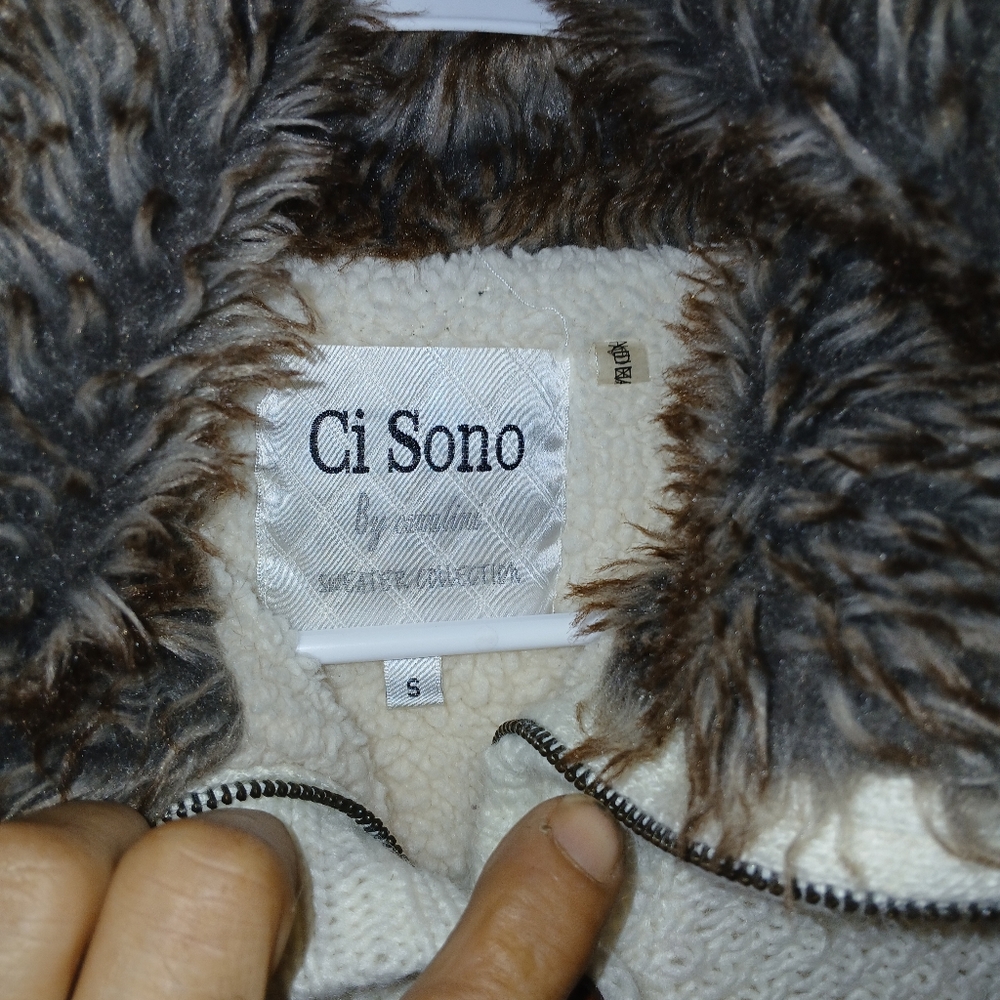 Sweater - Picture 3 of 3